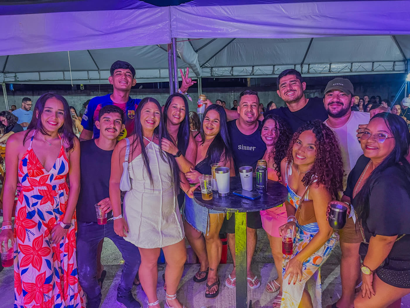 Galera reunida na pista